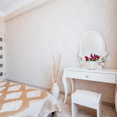 Apartment Centr Vip-Kvartira By 7 *
