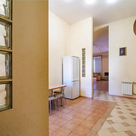 Apartment Centr Vip-Kvartira By 7 *
